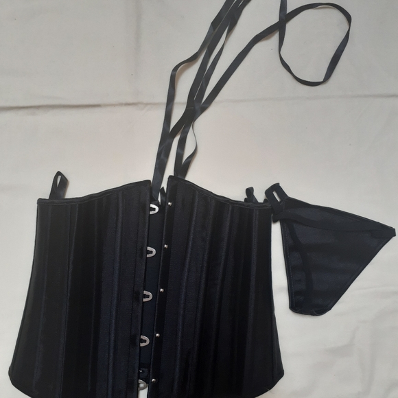 Black corset waist trainer. - Picture 3 of 3